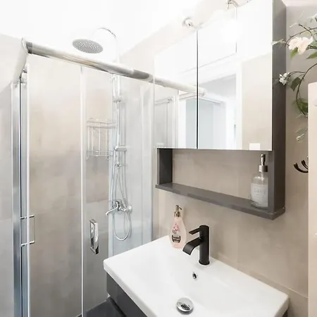 Spacious Urban Apt In The Heart Of Athens Exterior photo