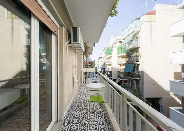 Spacious Urban Apt In The Heart Of Athens