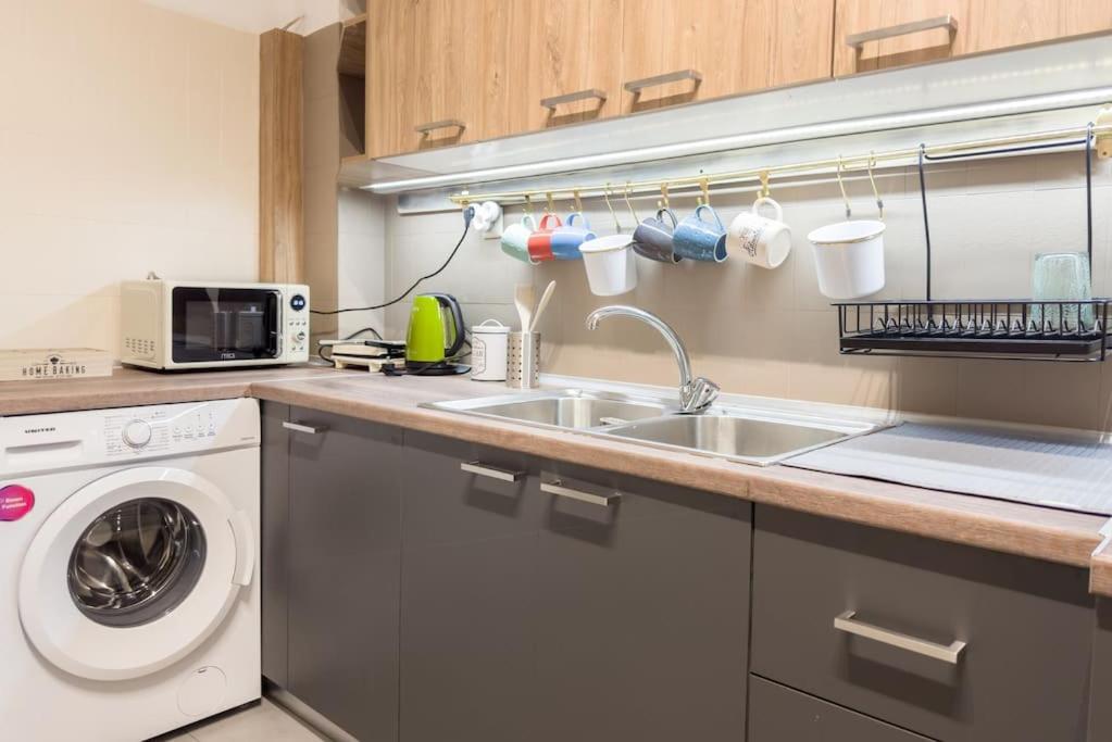 Spacious Urban In The Heart Of Apartment Athens