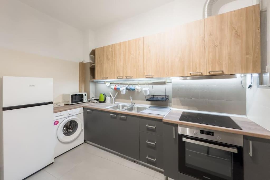 Spacious Urban In The Heart Of Athens